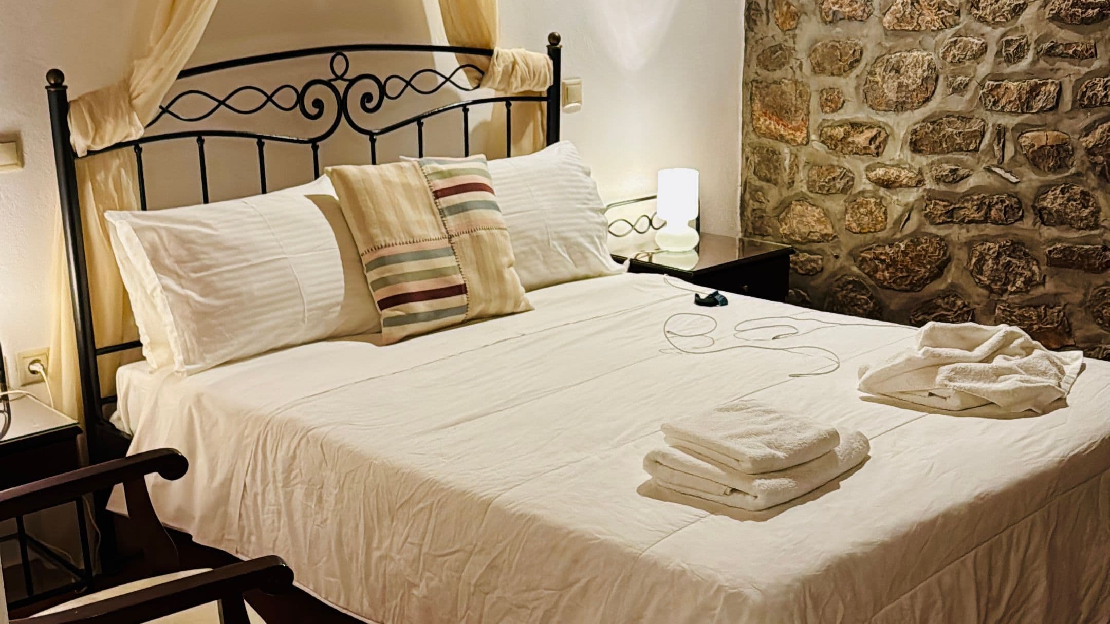 Authentic accommodation on Hydra island