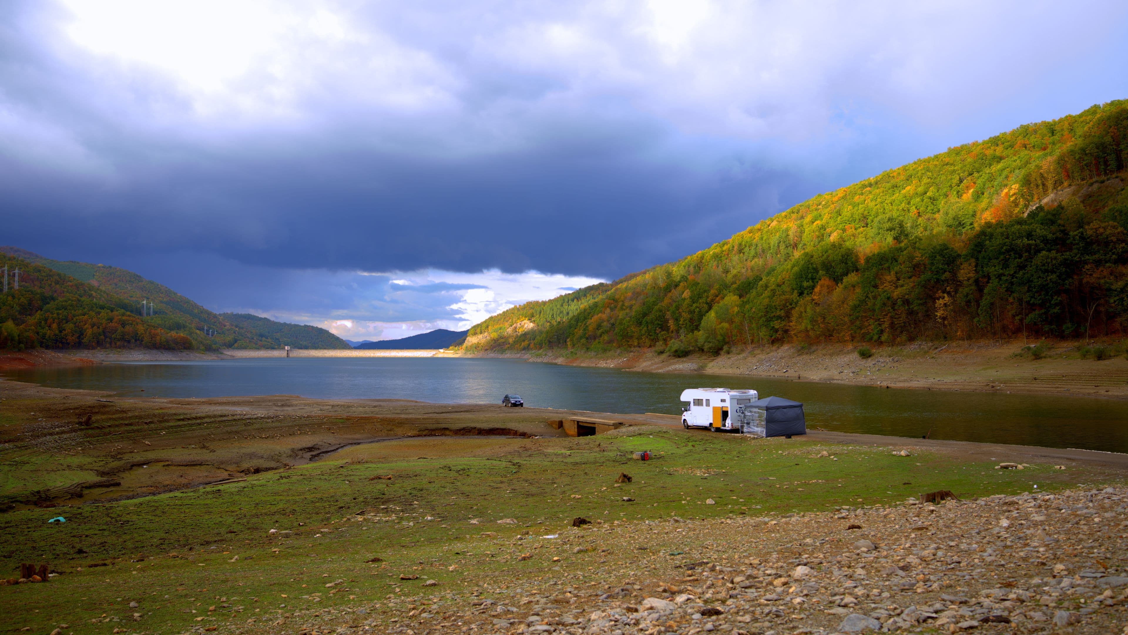 A camper and a fisherman at the shore of Bebresh reservoir