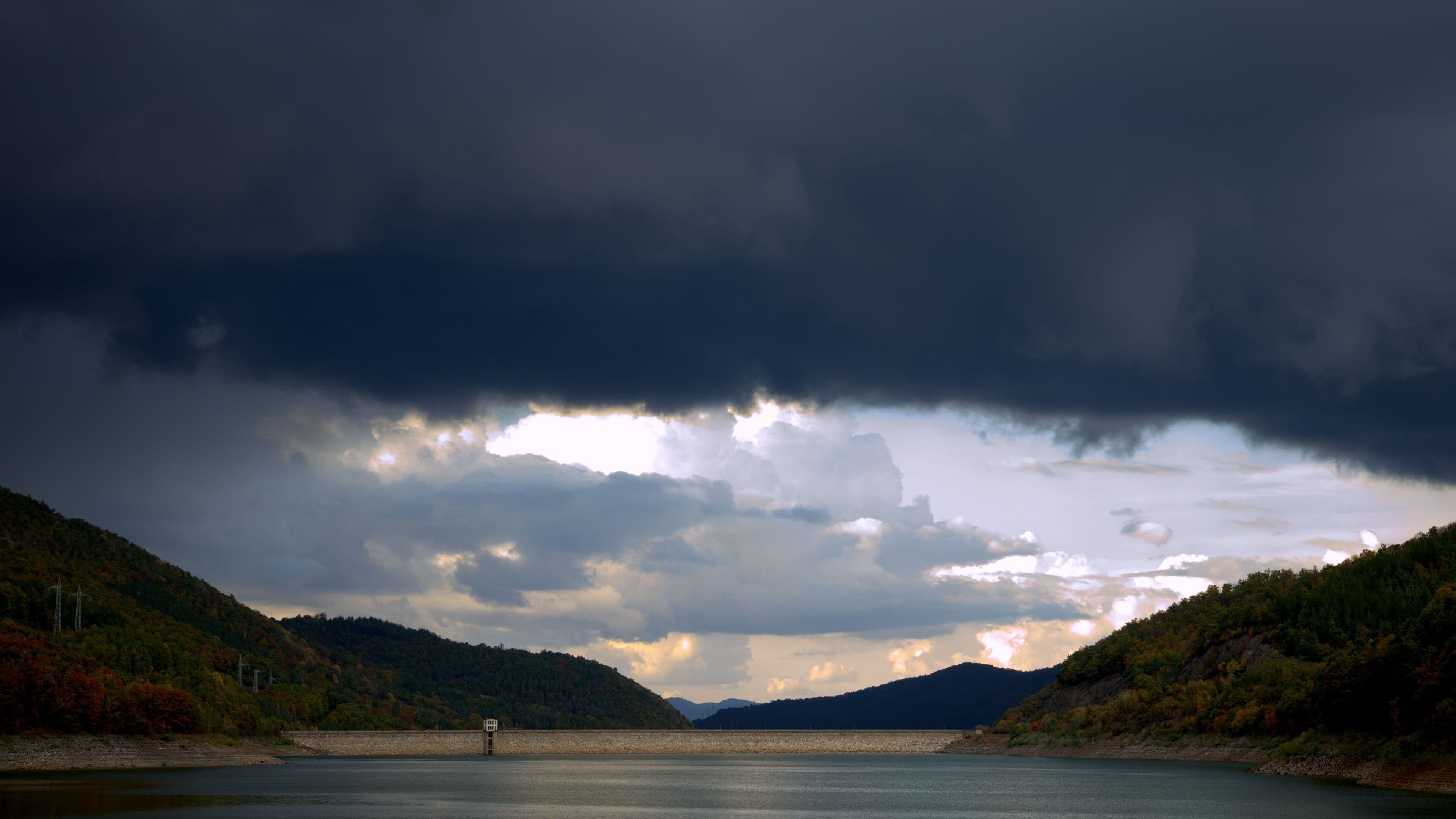 Storm approaching above the Bebresh dam